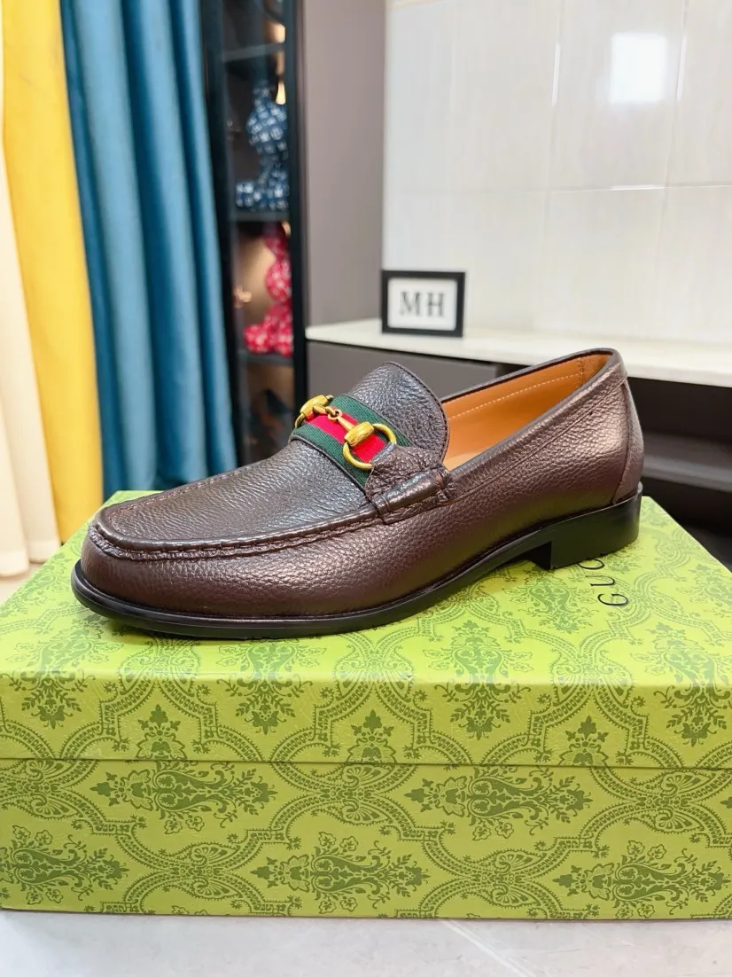Men's shoes 💰500🌹🌹Niuli [GUCCI Gucci] A new style of formal men's leather shoes is coming~ The original quality upper is made of patent leather imported from Italy, the leather is soft and delicate, comfortable and soft first-layer cowhide lining, rubber wear-resistant outsole, the shoe shape is dignified and domineering, and the luxury charm cannot be concealed! The natural and free nouveau riche leads the trend. Code number: 38-44